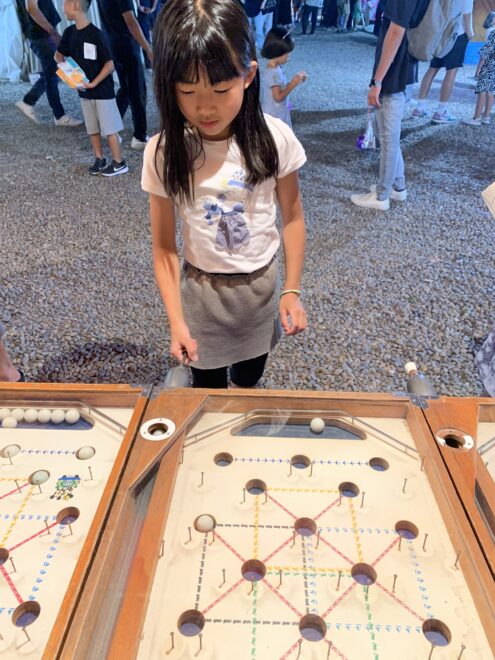 スマートボールで遊ぶ様子