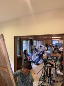 ひなまる邸でのHiroさんのライブペイントライブ